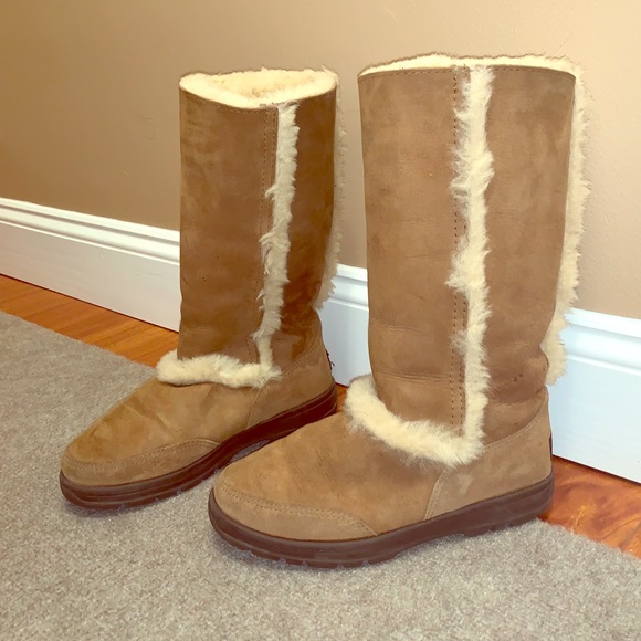 UGG Sundance Waterproof Boot - Picture 2 of 7